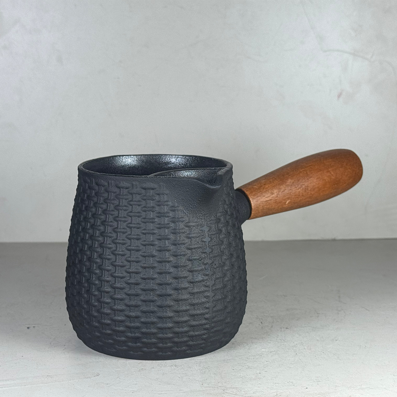 Cast Iron Teapot - إبريق شاي من الحديد الزهر الياباني