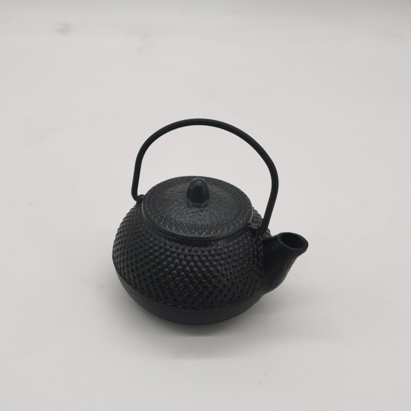 إبريق شاي ياباني صغير من الحدي - مراجعة Cast Iron Teapot وسعره