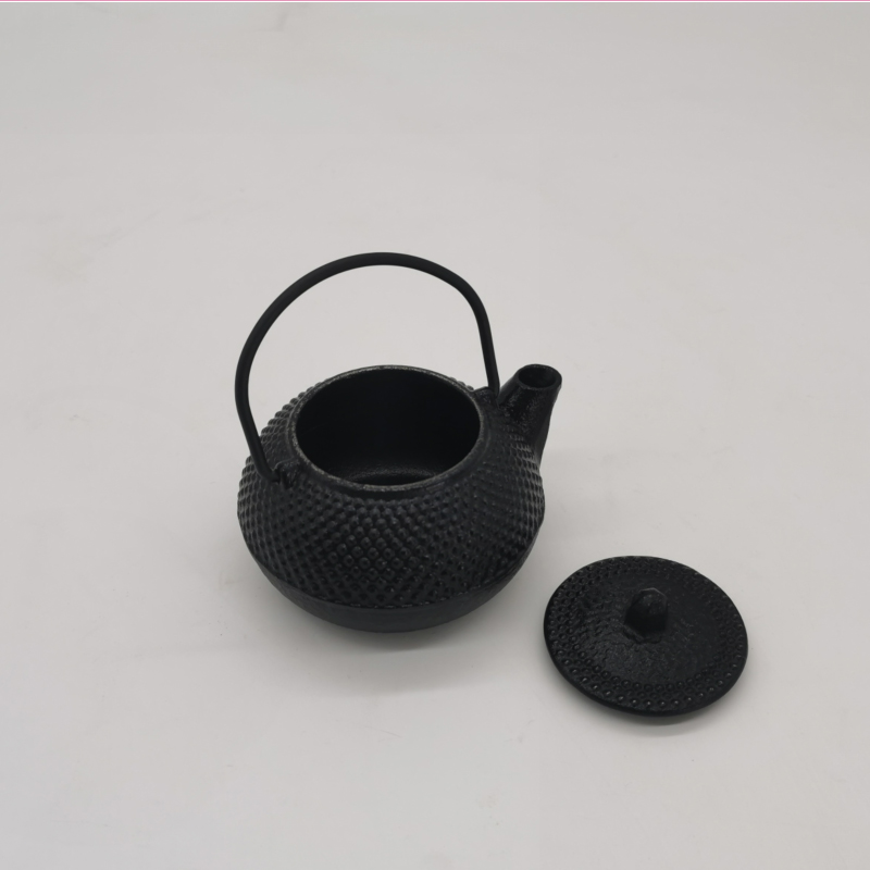 إبريق شاي ياباني صغير من الحدي - مراجعة Cast Iron Teapot وسعره